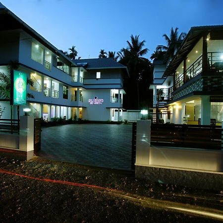Clirind Resort Athirappilly Buitenkant foto