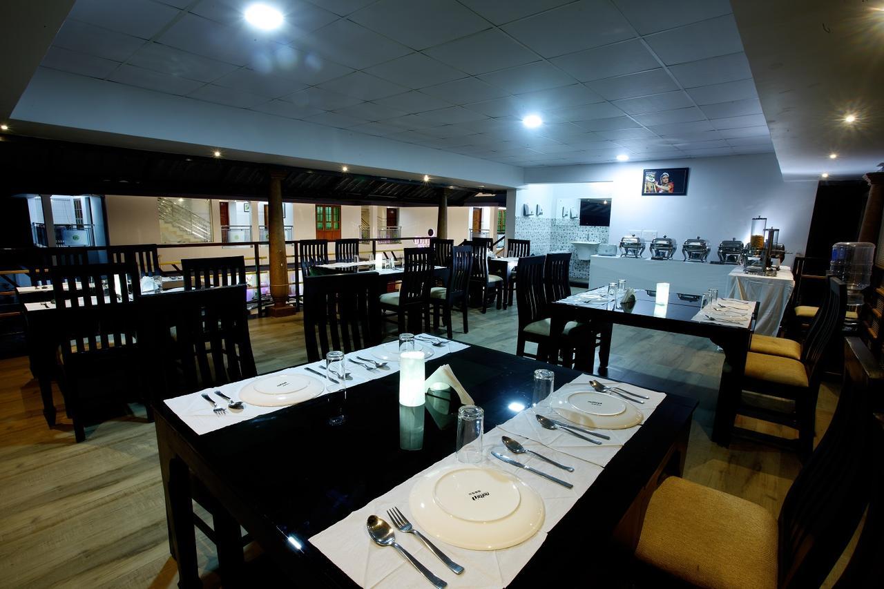 Clirind Resort Athirappilly Buitenkant foto