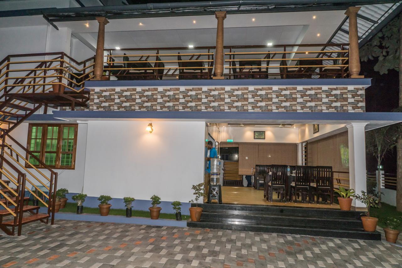 Clirind Resort Athirappilly Buitenkant foto