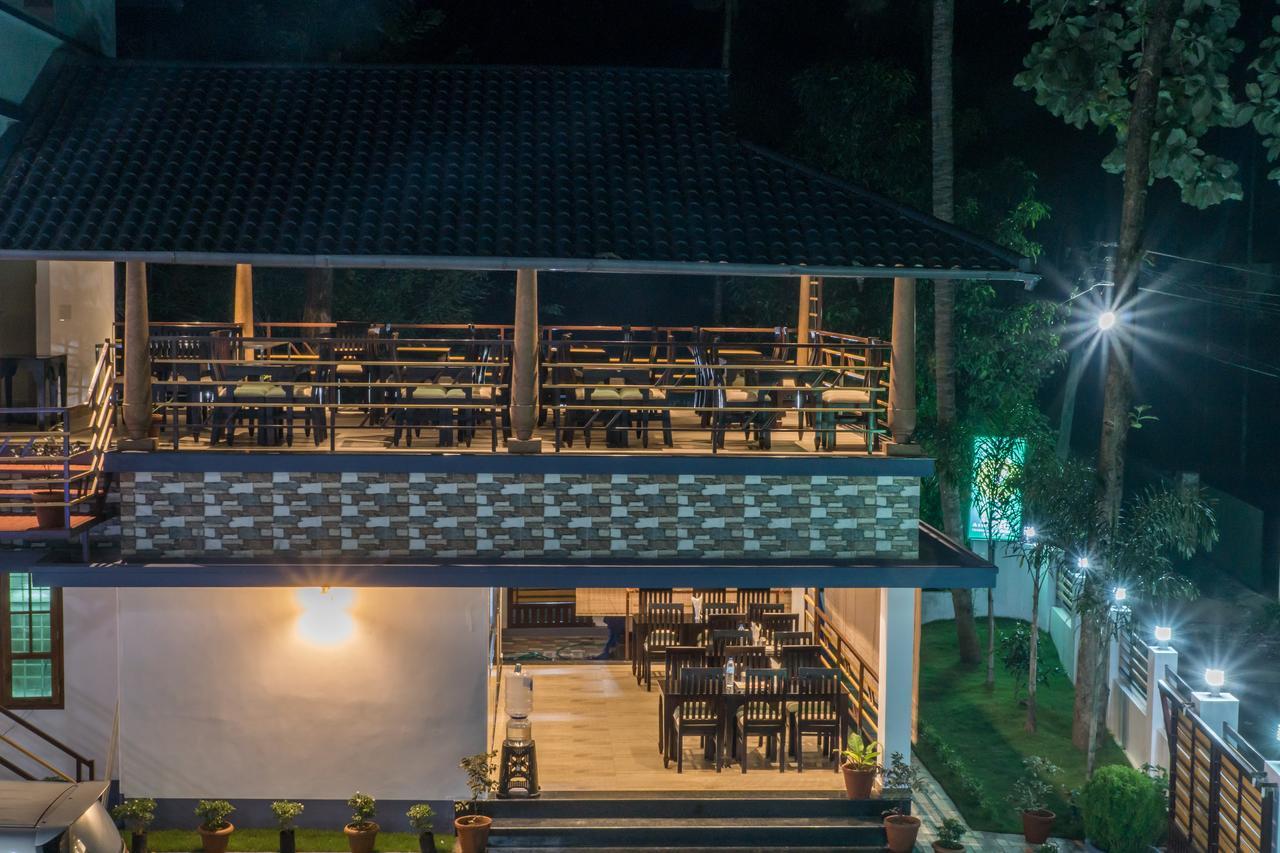 Clirind Resort Athirappilly Buitenkant foto