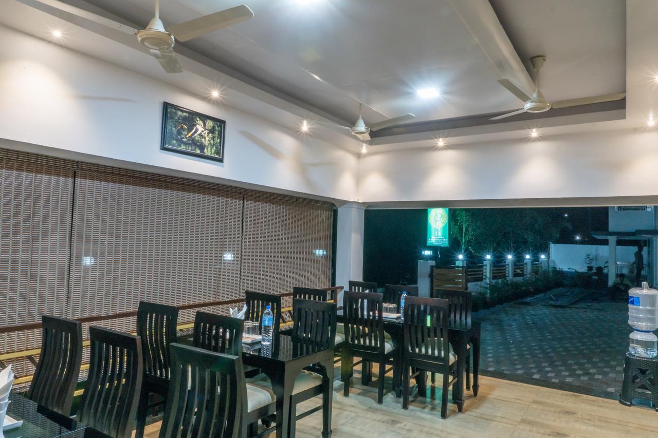 Clirind Resort Athirappilly Buitenkant foto
